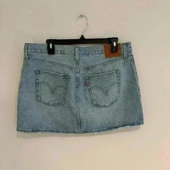 Levi’s Light Blue Jean Skirt Size 31 Waist Like New - Picture 2 of 2
